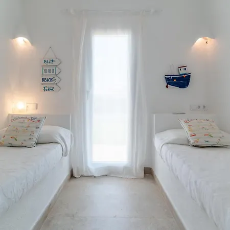 Casita Con Encanto En Primera Linea De Mar Con Jardin 2 Hab Y 2 Banos * Cap d'en Font