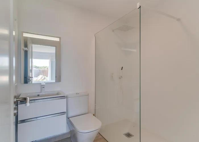 Casita Con Encanto En Primera Linea De Mar Con Jardin 2 Hab Y 2 Banos